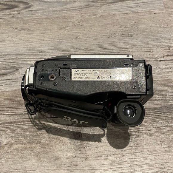 JVC GR-SXM750U Compact VHS Camcorder Cassette Player With Charger - Picture 4 of 7